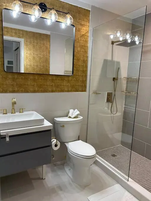 Royalty Suites Kingston