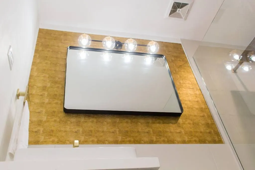 Royalty Suites Kingston Apartamento