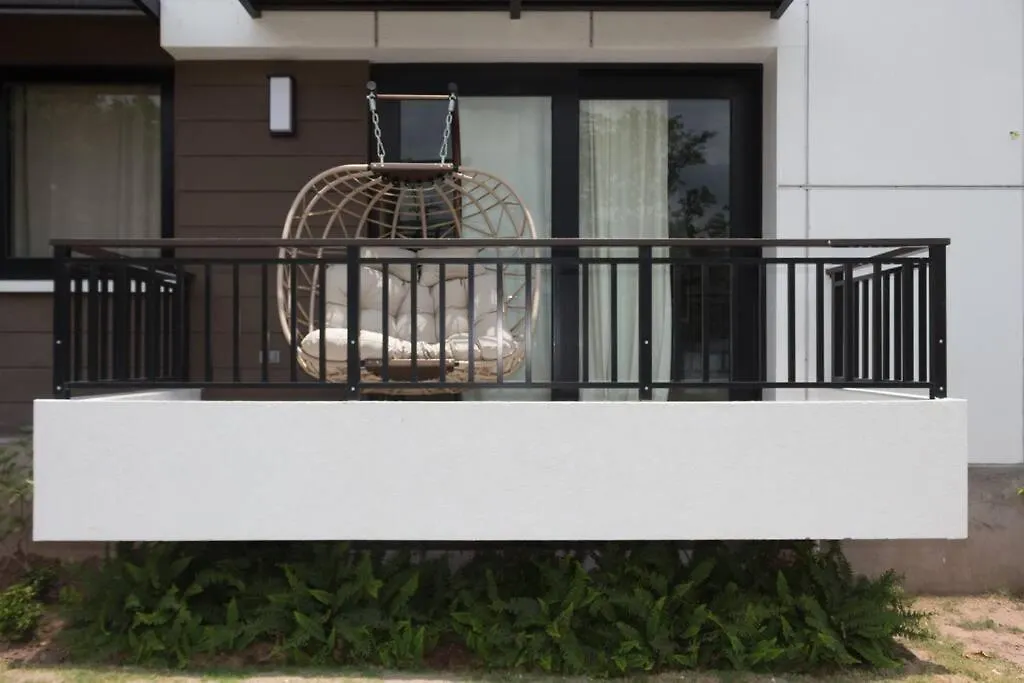 Royalty Suites Kingston Apartamento